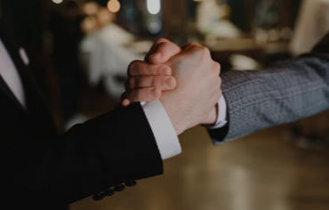ISO 37001 – Sistema de Gestão Antissuborno A certificação ISO 37001 ajuda empresas a prevenir, detectar e responder a práticas de suborno, promovendo a integridade, a ética e a conformidade nas operações. Com reconhecimento internacional, essa norma fortalece a governança corporativa, protege a reputação da organização e demonstra compromisso com a transparência nos negócios. Com a URS Brasil, sua empresa conquista credibilidade e competitividade com responsabilidade.